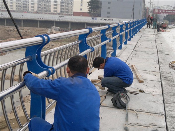 乌兰察布不锈钢桥梁护栏除锈维护的重要性及其方法